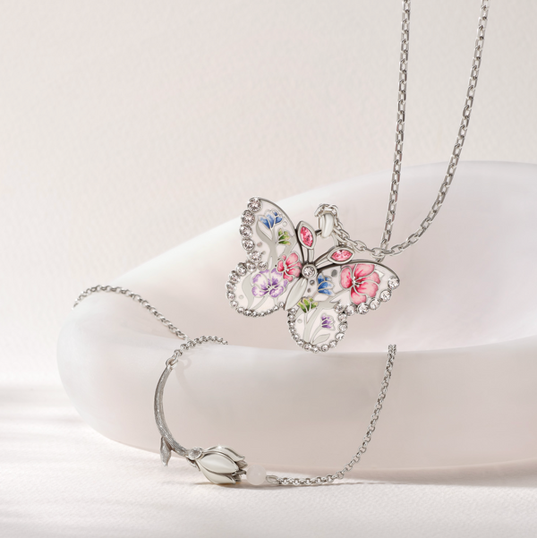 La Tulipe Butterfly Necklace